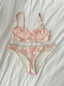 L. Space Bikini fits like med