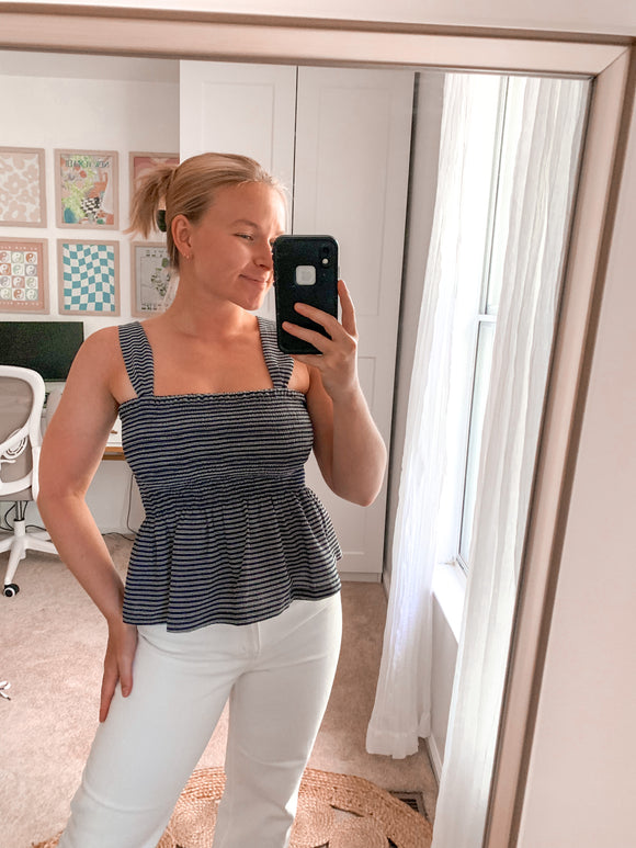 Madewell Navy Top sz xxs, can fit up to a small