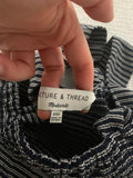 Madewell Navy Top sz xxs, can fit up to a small